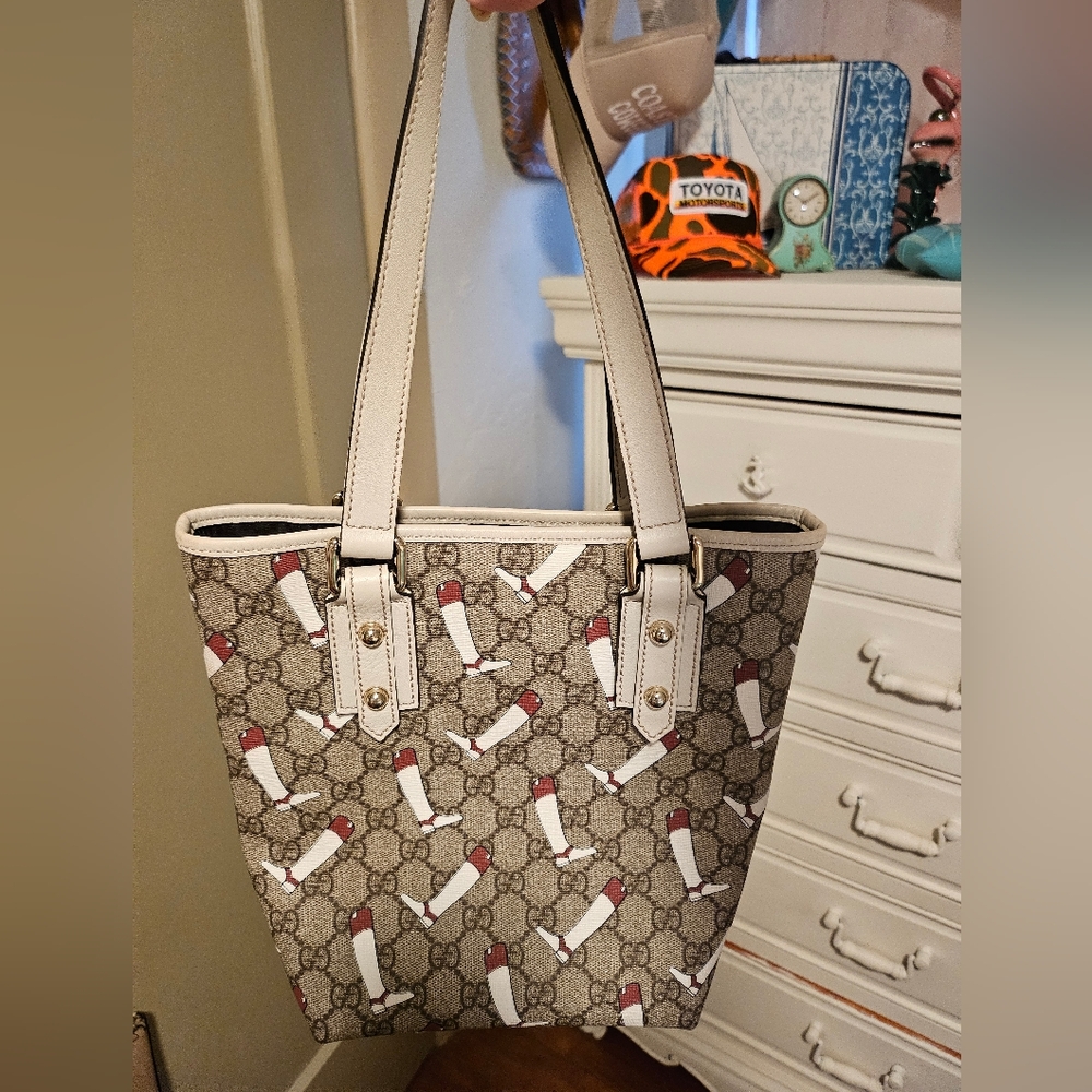 Gucci Supreme Bag